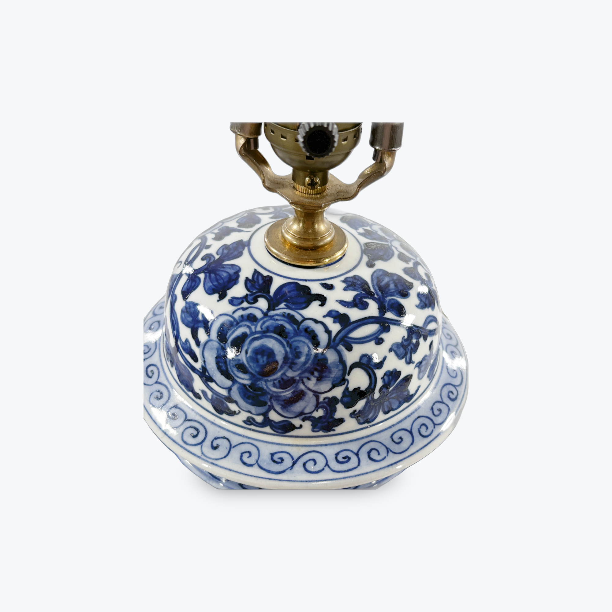 Blue and White Porcelain Jar Mounted Lamp