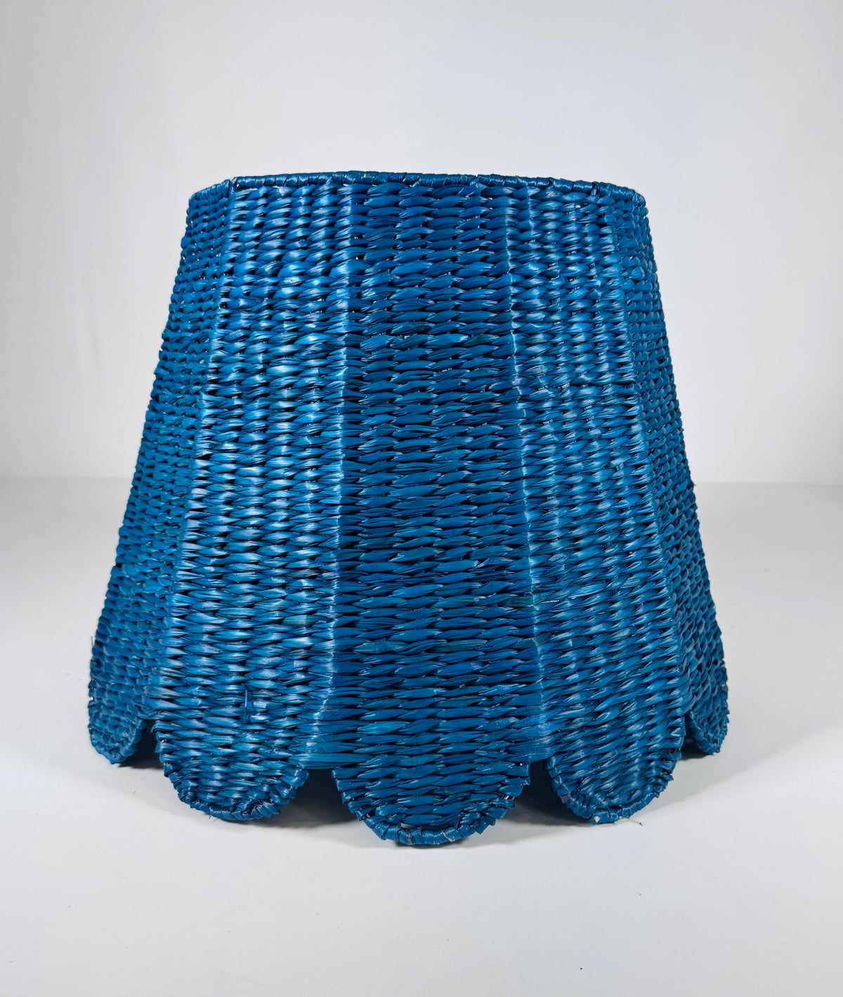 Woven Seagrass Lampshade (Scalloped in Navy)