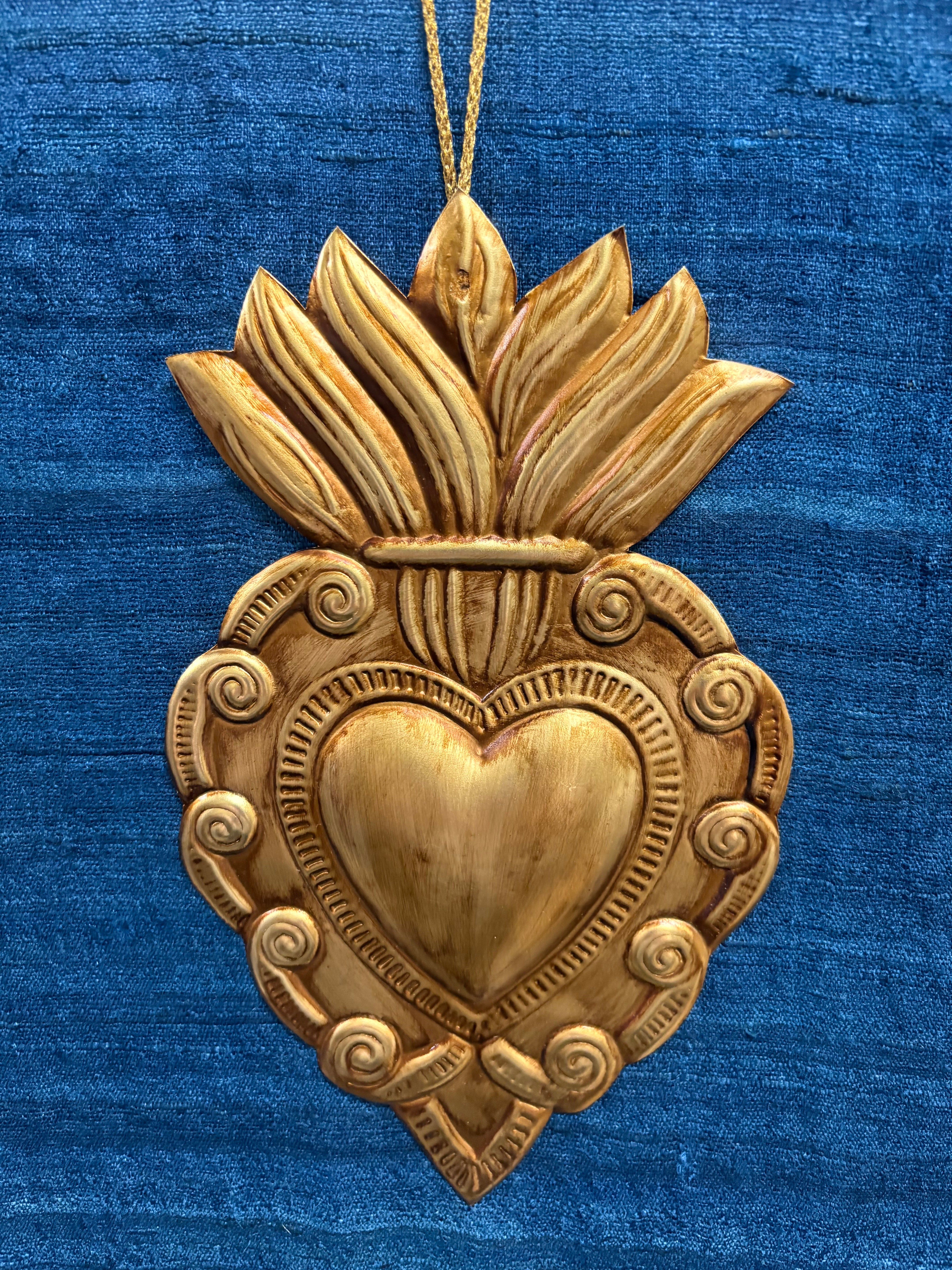 Rope Embossed Heart Ornament