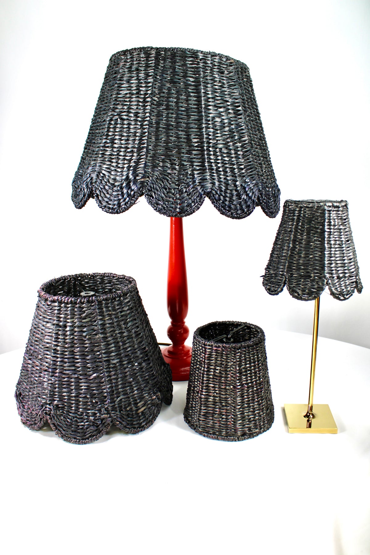 Woven Seagrass Lampshade (Scalloped in Black)