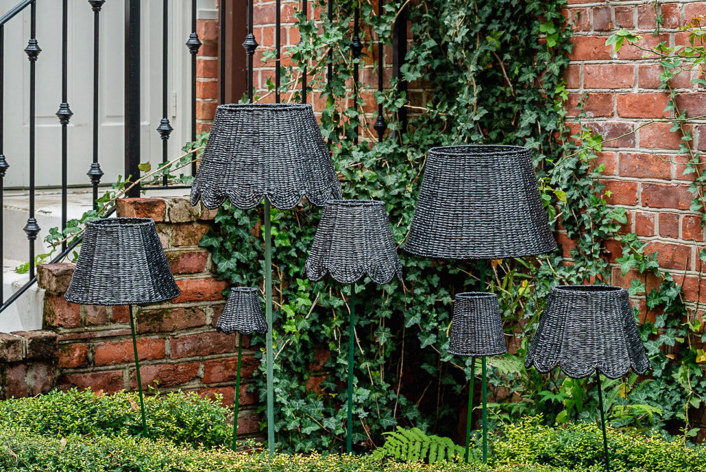 Woven Seagrass Lampshade (Scalloped in Black)